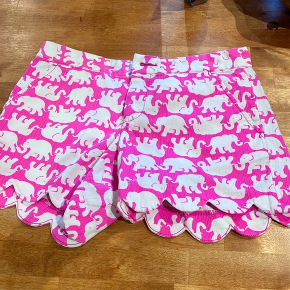 Lilly Pulitzer Pants - EUC Lilly Pulitzer Elephant shorts Size 00